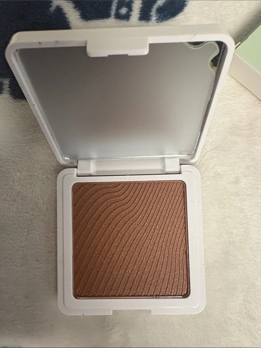 IC COLLECTION Jireh Luminous Bronzing Powder - Light Mint Green Compact